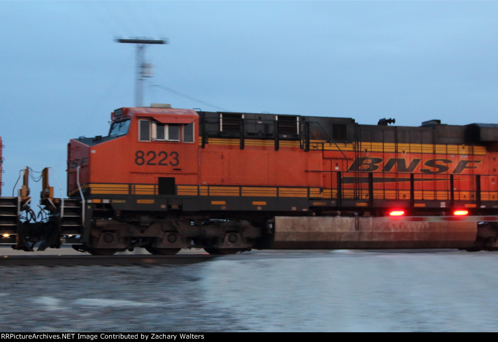 BNSF 8223